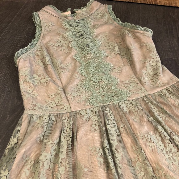 Stretch short lace dress - Picture 5 of 12